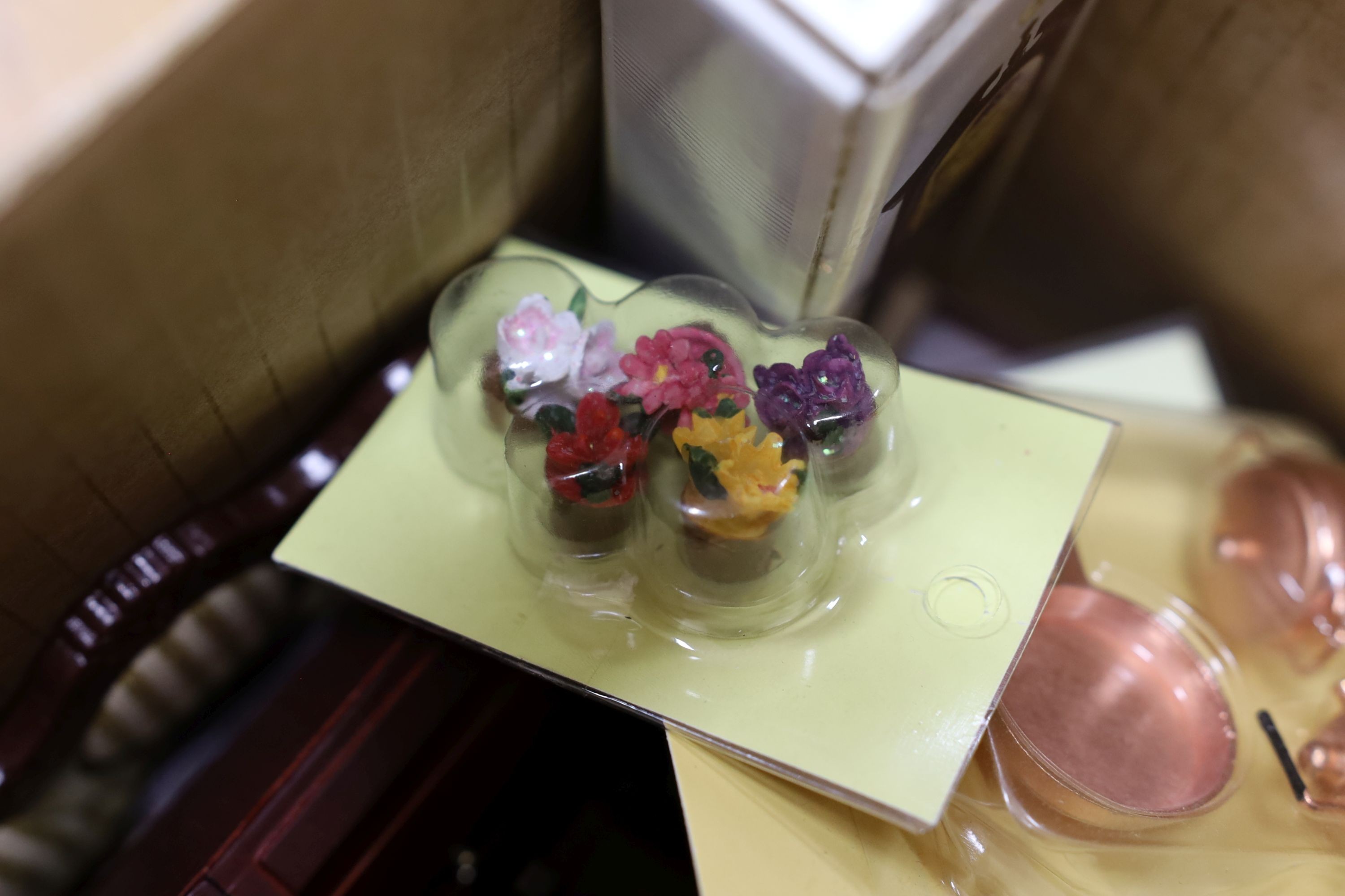 A quantity of doll's house accessories